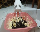 Foto langkah ke 6 dari resep Chocolate Cheesecake.
