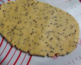 Foto langkah ke 2 dari resep Choco Flower Cookies.
