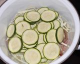 Cukkinis virslis lecsó tarhonyával recept fázis 4 fotója