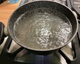 Une image de l'étape 1 de Macaronis complets au roquefort et lomo fumé.