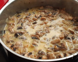 Foto del paso 3 de la receta: Chuletas de Sajonia guisadas con champiñones cremosos