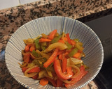Foto del paso 3 de la receta: Salteado de cebolla, pimientos y zanahoria con salsa de soja