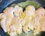 Foto del paso 2 de la receta: Pechugas a la sartén bañadas en salsa bechamel con queso