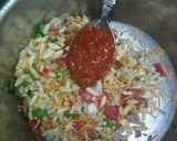 A picture of step 3 of Schezwan bhel.