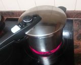 Foto del paso 4 de la receta: Muslos de pollo en salsa con peras