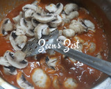 A picture of step 3 of Orzo with Button Mushrooms in Red Sauce.