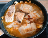 Foto del paso 4 de la receta: Lomos de merluza en salsa de lima y vino blanco