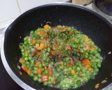 मिक्स वेज पनीर फ्राइड राइस (Mix veg paneer fried rice recipe in hindi) रेसिपी चरण 4 फोटो