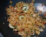 Hình bước làm 4 của món Cơm chiên mực
