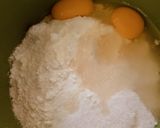 Foto langkah ke 2 dari resep Bolu Kukus Mekar Kreasi Merah Putih.