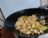 Gambar langkah 4 resipi Nasi Goreng Ikan.