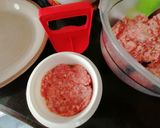 Foto del passaggio 2 della ricetta Hamburger genuini fatti in casa🍔🥩🥕🥬🌽🍋