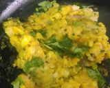 A picture of step 2 of Masala maska chaska toast.