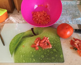 Foto del paso 1 de la receta: Ensalada de tomate y aguacate en chupito