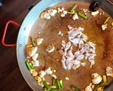 Foto del paso 7 de la receta: Paella de rape, puntilla y ajos tiernos