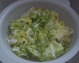 Foto del paso 3 de la receta Escarola con aguacate y ajos tiernos