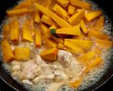 รูปขั้นตอนการทำที่ 5 ของ ฟักทองผัดไก่