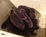 Une image de l'étape 4 de Pommes de terre vitelotte aux épices façon chips.