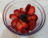 Foto del passaggio 2 della ricetta Sorbetto alle fragole