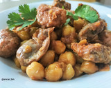 Foto del paso 6 de la receta: Salteado de garbanzos con mollejas y pelota de cocido