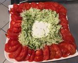 Une image de l'étape 5 de Salade de tomates, courgette, olives, feta et persil.