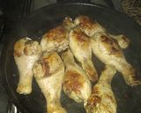 Foto del paso 1 de la receta: Muslitos de pollo estofados con ciruelas