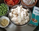 A picture of step 1 of Matar mushroom masala.