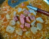 Foto langkah ke 5 dari resep Seblak Sosis Baso.