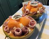Une image de l'étape 7 de Melon aux deux jambons,mozzarella di buffala et basilic.