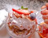 Foto del paso 8 de la receta: Tiramisú de fresa 🍓 y coco 🥥 en tarritos 🫙