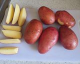Foto del paso 1 de la receta: Papas rústicas con asadito 🍗