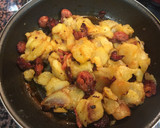 Foto del paso 3 de la receta: Patatas a lo pobre con chorizo y beicon
