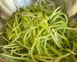 Hình bước làm 1 của món 🌱 Dưa Leo Trộn Ngò Rí