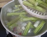 Foto langkah ke 4 dari resep Sayur Bening Klentang/Buah Kelor.