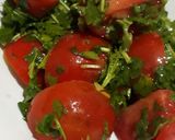 صورة لخطوة 2 من وصفة سلطة حويرنة (أعشاب برية) مع بندورة
