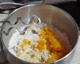 Foto langkah ke 2 dari resep #61. Donat Labu Kuning Empuk (Eggless).