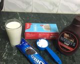 A picture of step 1 of Oreo Milkshake.
