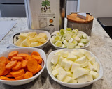 Foto del paso 1 de la receta: Crema de puerros, zanahorias y calabacín