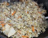 Gambar langkah 6 resipi Nasi Goreng Ayam Bersayur.