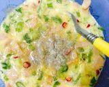 Foto langkah ke 2 dari resep Telur Dadar Sosis Tebal.