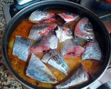 Foto del paso 6 de la receta: Cazuela de jureles negros con patatas al estragón y eneldo