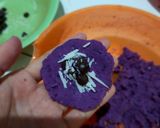 Foto langkah ke 4 dari resep Bola-Bola Ubi Ungu isi Coklat Keju.