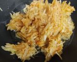 A picture of step 2 of Apple halwa.