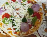 A picture of step 2 of Onion capsicum pizza.