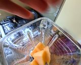 Foto del paso 1 de la receta: Agua de melón con miel de Yucatán y agua de azahar