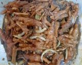 Foto langkah ke 8 dari resep Ceker Empuk Bumbu Iris Kecap.