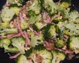 Foto del paso 3 de la receta: Brócoli con bacon y piñones