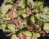 Foto del paso 3 de la receta: Brócoli con bacon y piñones