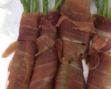 Foto del paso 2 de la receta Espárragos asados con jamón y pavo + salsa de mostaza y albahaca