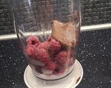 Φωτογραφία βήματος 1 της συνταγής Smoothie με raspberries ταχίνι και μπανάνα